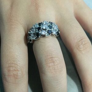 Elegant Silver and Black  Gemstone Ring